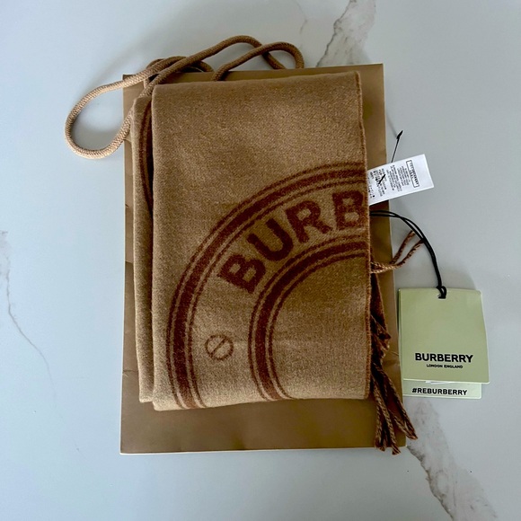 Burberry, wool printed scarf logo NWT,‎ with responsibly sourced wool, brown+bag - Picture 1 of 6